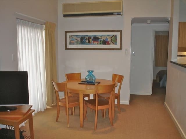 City Apartment, 2 Bedrooms, Kitchen (City Outlook)