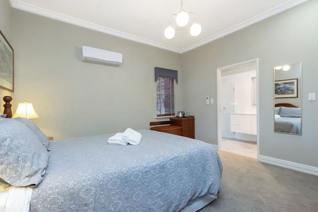 Queen Suite 1