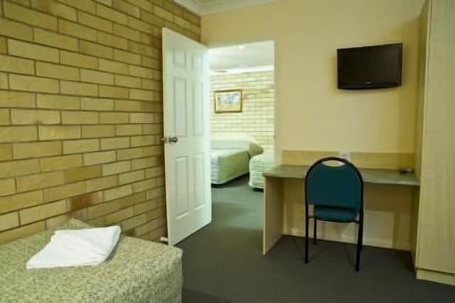 Standard Room, 1 Queen Bed, Non Smoking, Kitchenette (Choice Queen & Single)