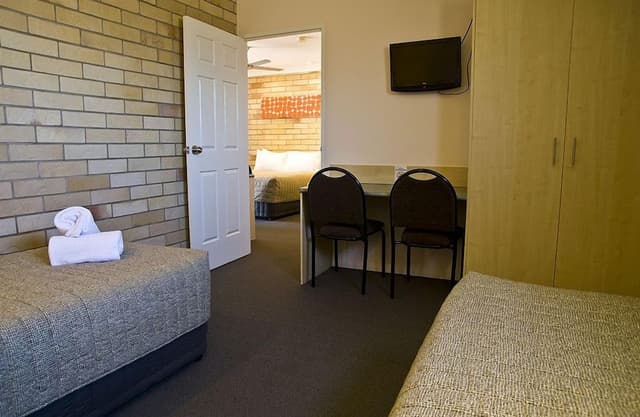 Standard Room, 1 Queen Bed, Non Smoking, Kitchenette (Choice Queen & Single)