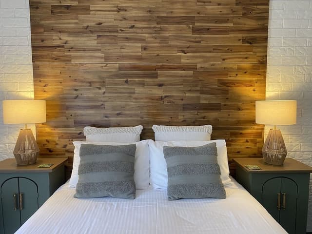 Design Room, 1 Queen Bed, Non Smoking, Refrigerator & Microwave (Queen Room)