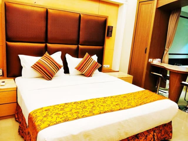 Monarch Deluxe Double Room