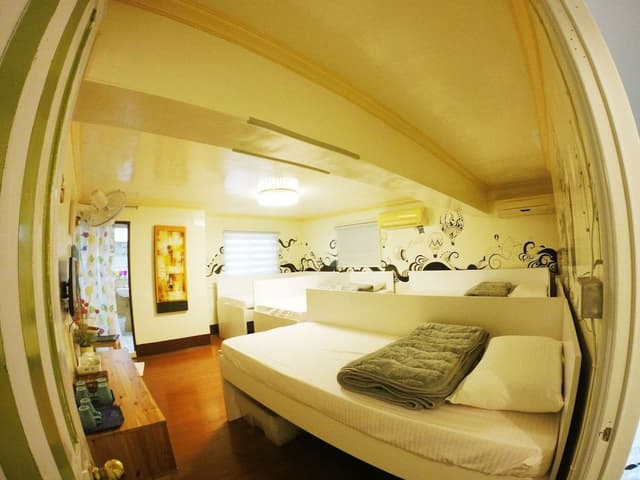 Shared Dormitory, Mixed Dorm (5 people in room)