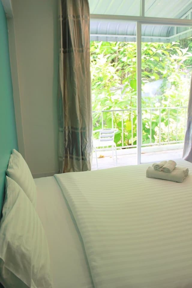Basic Room, 1 Queen Bed