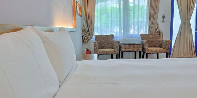 Economy Double Room, 1 King Bed, Non Smoking, Bathtub