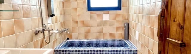 Economy Double Room, 1 King Bed, Non Smoking, Bathtub