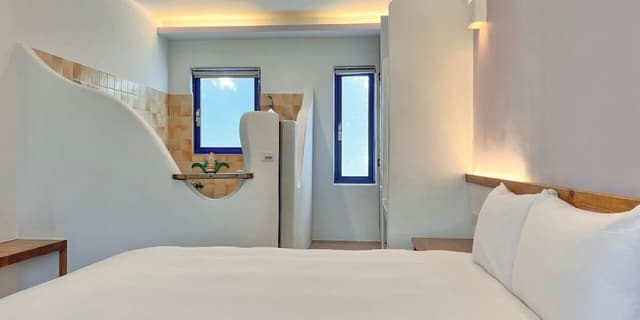 Economy Double Room, 1 King Bed, Non Smoking, Bathtub