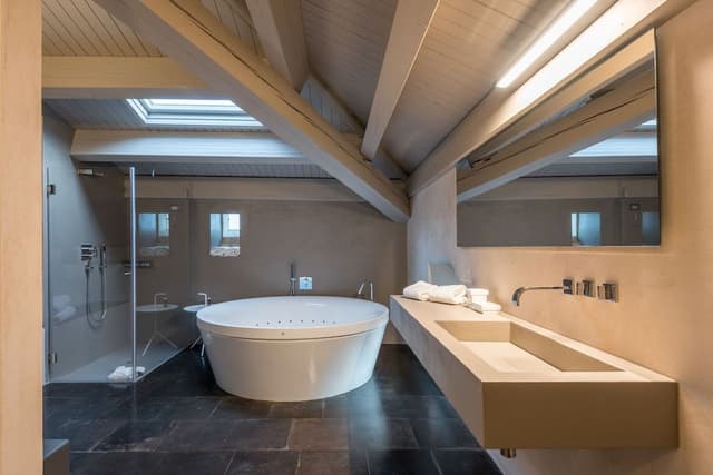 Suite, Hot Tub