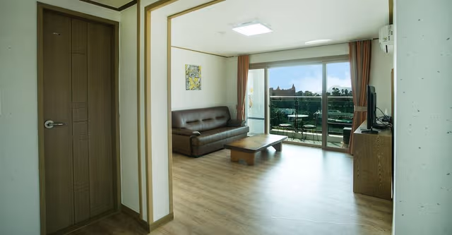 Family Room, 1 Bedroom, Kitchen