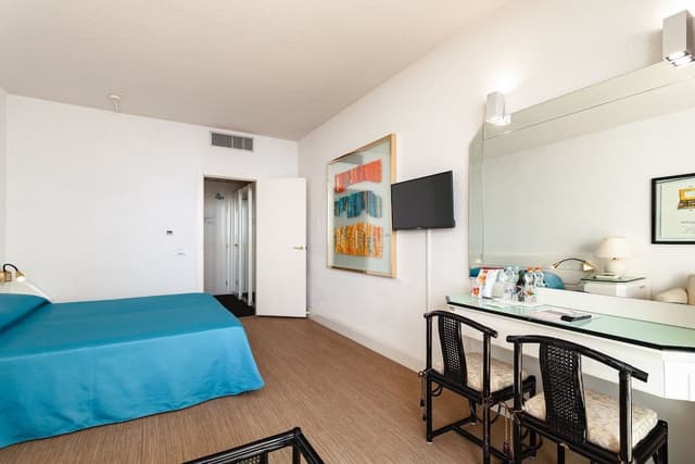 Economy Room