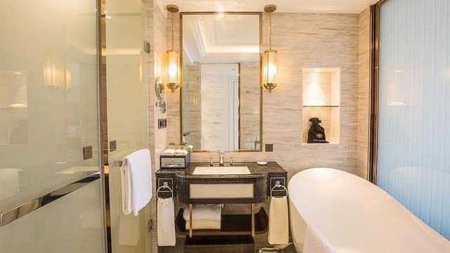 Business Room, 1 King Bed, City View
