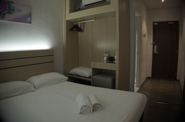 Deluxe Room (Queen)