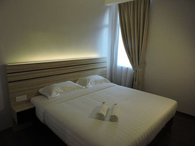 Deluxe Room (Queen)