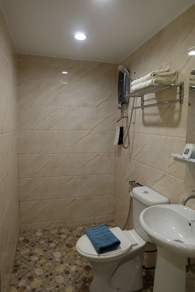 Economy Room, 1 Queen Bed