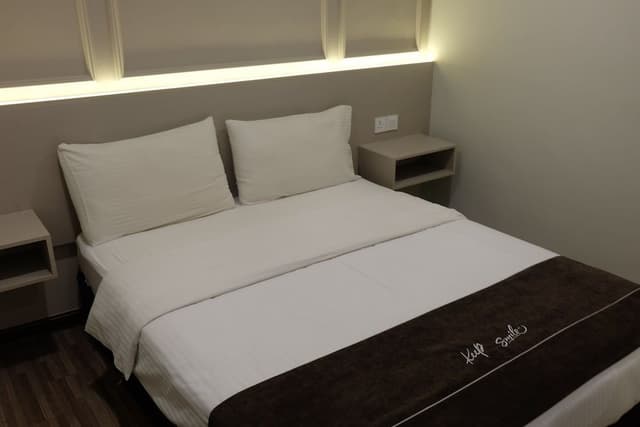 Economy Room, 1 Queen Bed