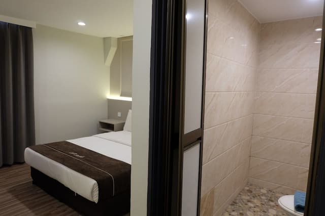 Economy Room, 1 Queen Bed