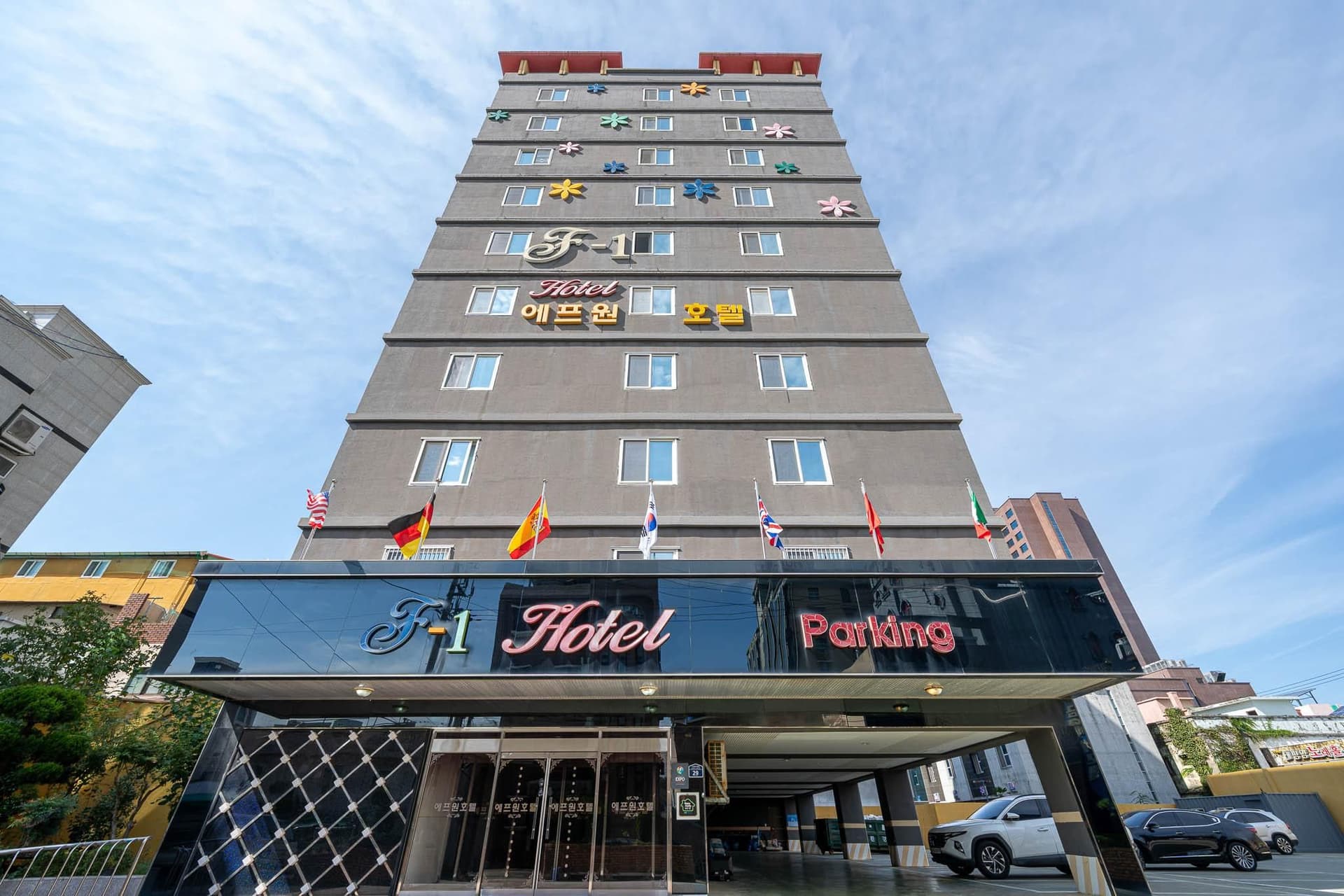 F1 Hotel