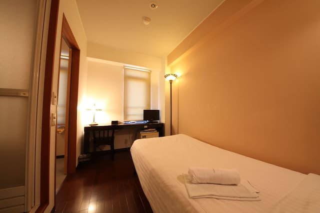 Single Room, Smoking