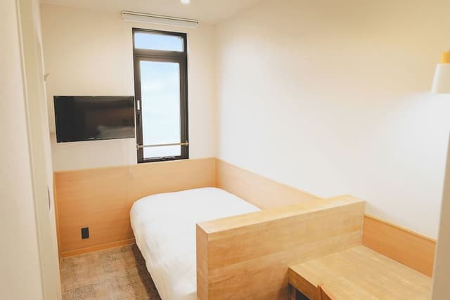 Single Room, Smoking