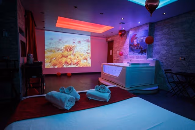 Studio Suite, Jetted Tub
