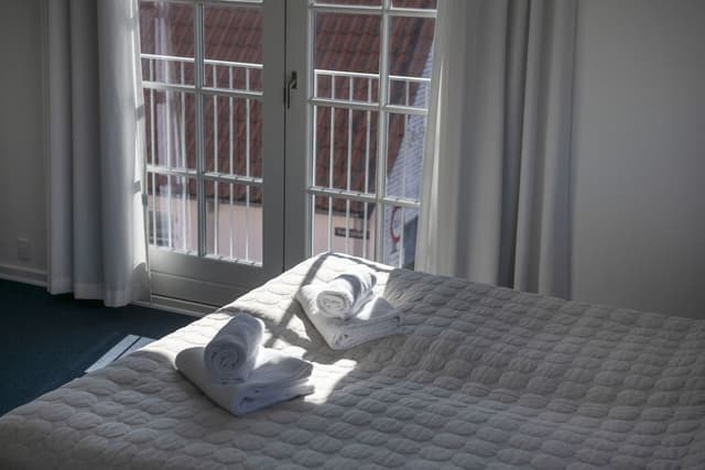 Double Room (Bed is 140-160cm)