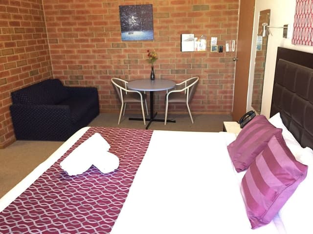 Deluxe Small Family Room