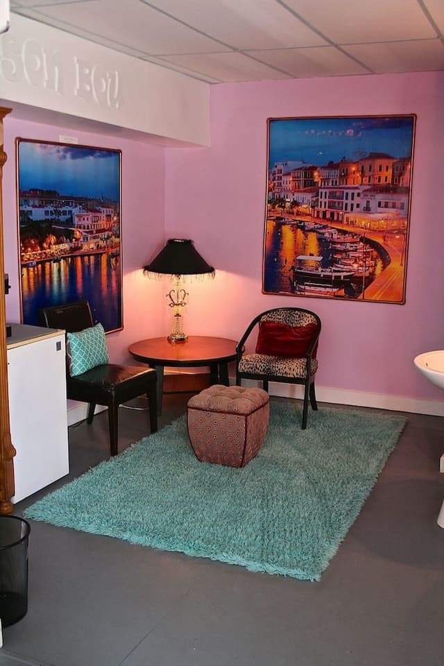Elite Suite, 1 King Bed, City View, Corner