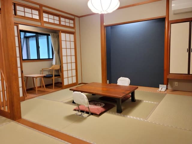 Deluxe Twin Room, 2 Twin Beds, Non Smoking, Shared Bathroom