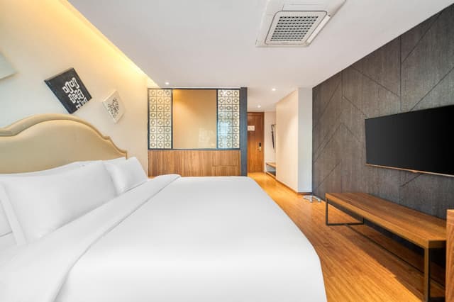 Comfort Queen Room