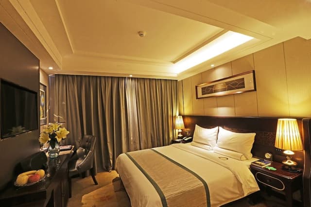 Yarrow Queen Room