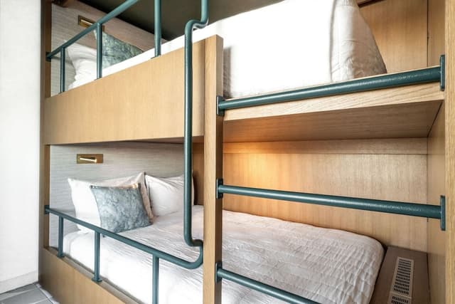 Suite, River View (2 Queens & Private Bunk)