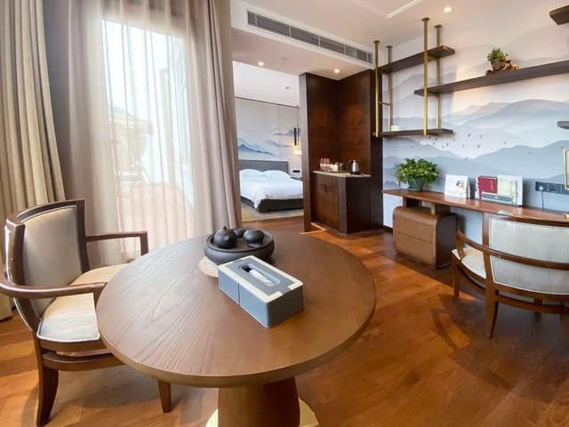 Deluxe Suite