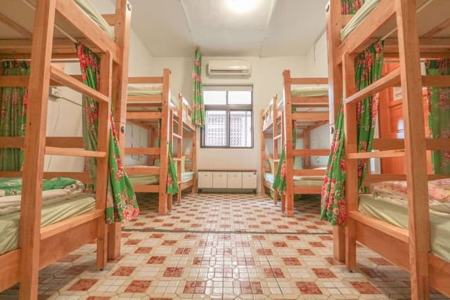 Shared Dormitory, Shared Bathroom (MixDorm, available for 8 people)