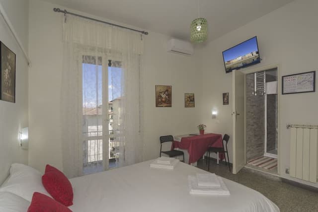 Double Room, 1 Queen Bed, Private Bathroom, City View