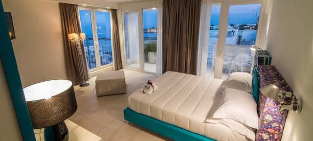 Suite, Sea View