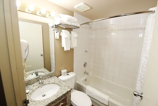 Deluxe Room, 1 Queen Bed, Kitchenette