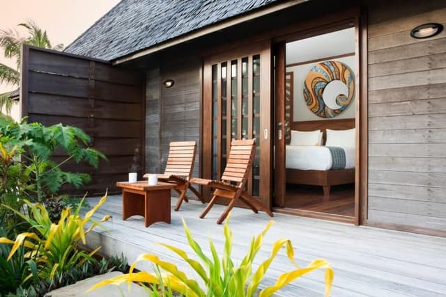 Deluxe Beachfront Bure