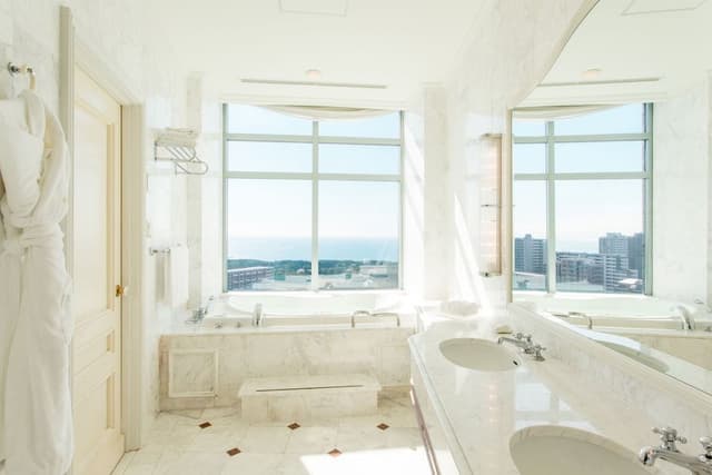 [Sea Side] Royal Suite (1 King Bed), Non Smoking (90 sqm)
