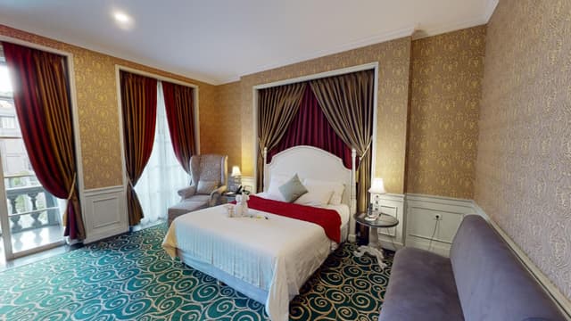 Deluxe King Room
