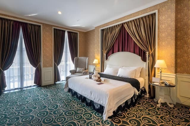 Deluxe King Room