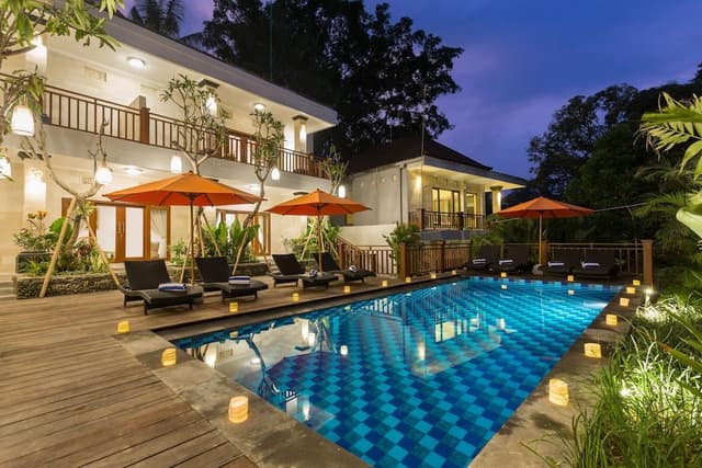 Deluxe Pool Access