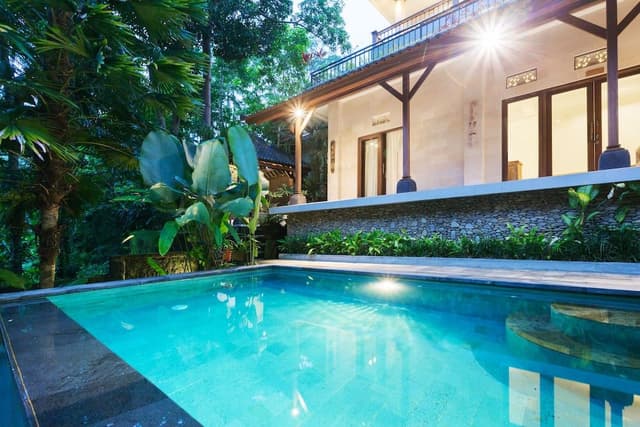 Deluxe Pool Access
