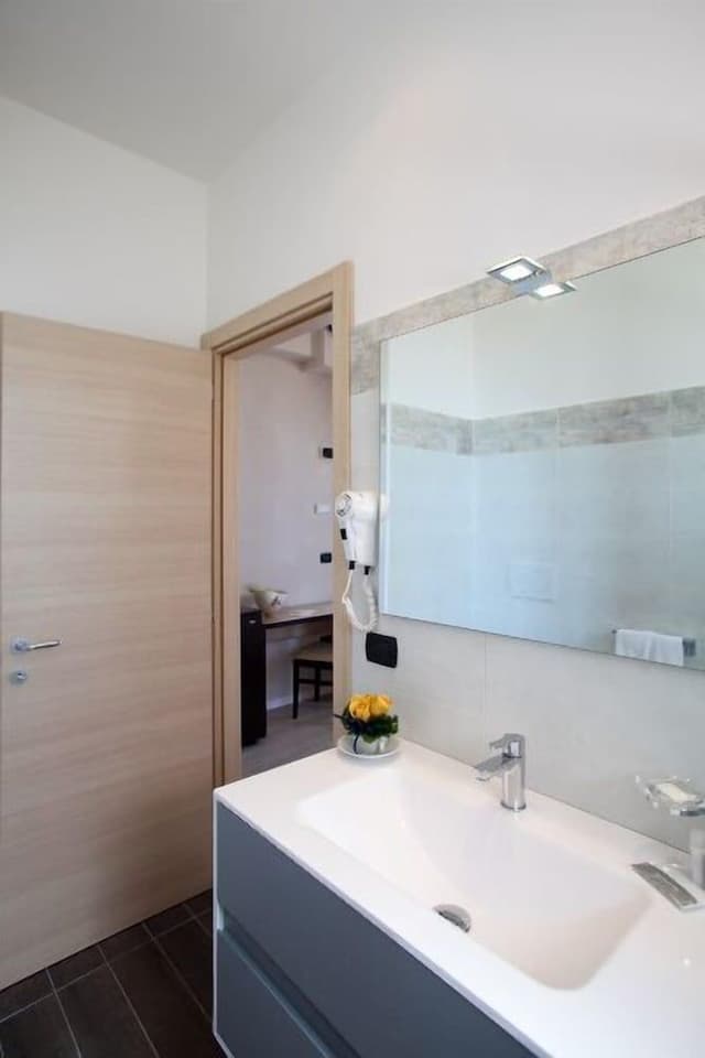 Double or Twin Room, Partial Sea View