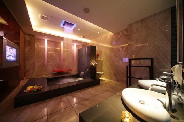 Deluxe Double Room, Bathtub