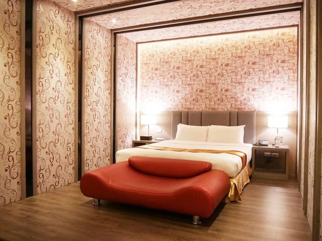 Deluxe Double Room, Bathtub