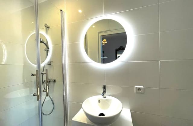 Standard Double Room, Bathtub