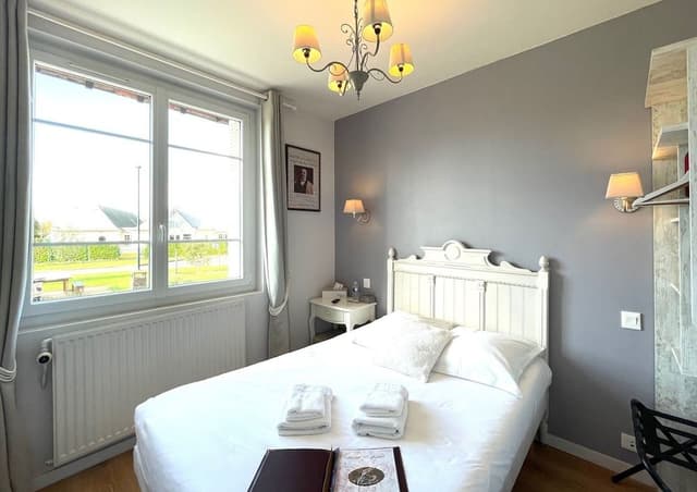 Standard Double Room (Petite) shower