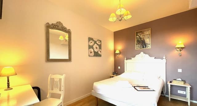 Standard Double Room, Bathtub
