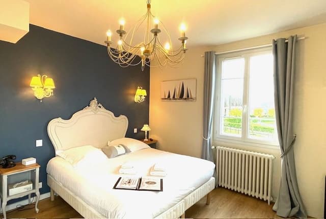 Superior Room, Bathtub (Double or Triple occupancy)
