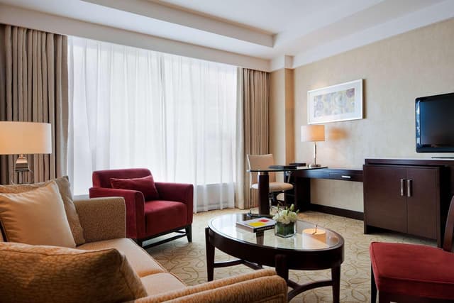 Executive Suite, Executive lounge access, 1 Bedroom 2 room Suite, 1 King